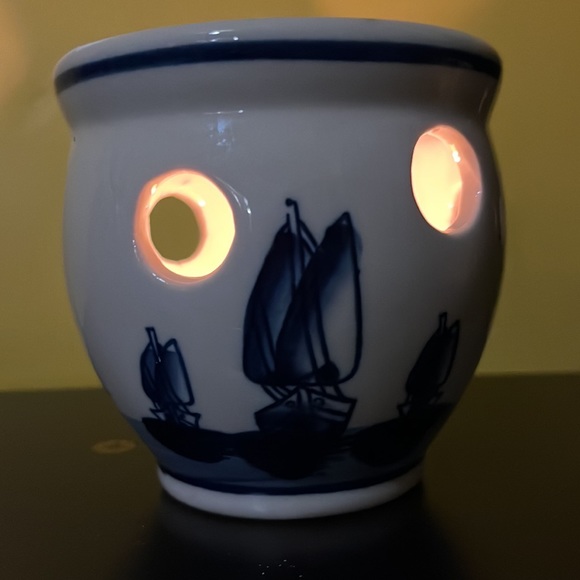 Delft Blue tulip pot with windmills, trees, birds, ships,etc. 4” Tall - Picture 10 of 14